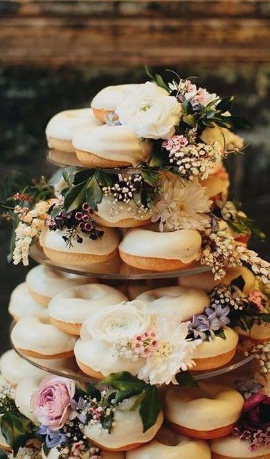 Tiered donuts Doughnut Wedding Cake, Donut Wedding Cake, Donut Tower, Donut Display, Cake Tower, Wedding Donuts, Donut Bar, Tiered Cake, Donut Party