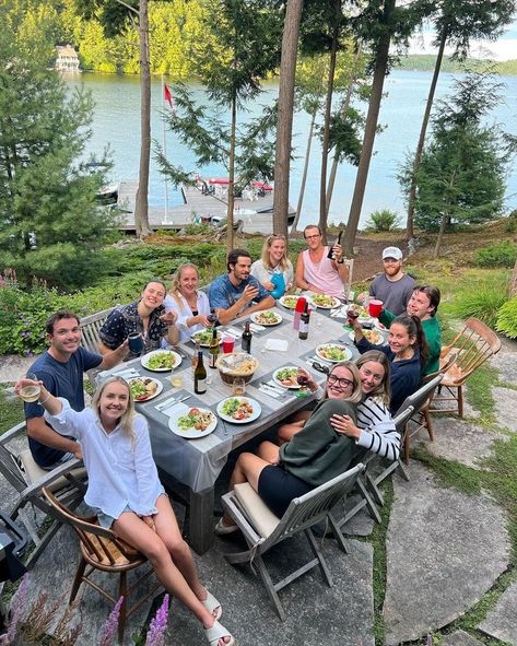 Cabin Weekend With Friends, Lake Dinner Party, Birthday Lake Trip, Family Happy Aesthetic, Lake House Aesthetic Summer Friends, Lake House Birthday Party Ideas, Lake House Aesthetic Friends, Lake House Summer Aesthetic, Family Camping Aesthetic