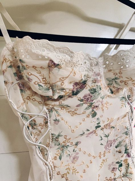 Amsterdam Outfit, Corset Fashion Outfits, Cropped Corset, Corset Outfit, Corset Fashion, Floral Corset, Hozier, College Fashion, Plus Size Lingerie