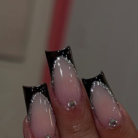 Zaira on Instagram: "Black frenchies😍🖤 • • • • • • • • • • • #nails #acrylicnails #nailsnailsnails #nailsbyzairaa #nailsoftheday #nails2023 #trending #nailtrend #nailart #nailtech #beauty #michigannailtech #49509 #grnailtech #grandrapidsnails #grandrapidnailtech #616nails #616nailtech" Black Frenchies Nails, Frenchies Nails, Black Frenchies, Nail Shapes Square, Black French Nails, Nail Piercing, School Nails, Unique Acrylic Nails, Pink Acrylic Nails