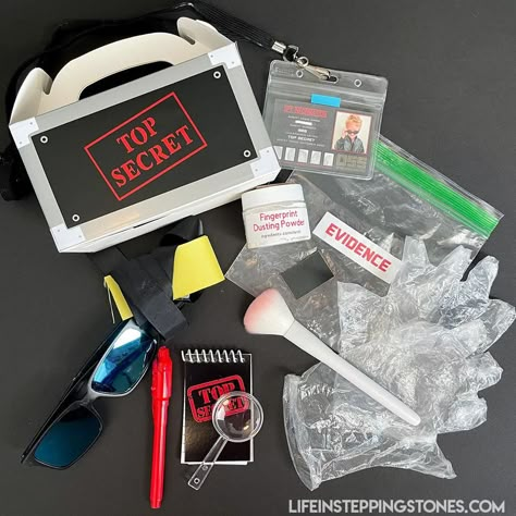 Diy Spy Kit, Spy Party Ideas, Spy Theme Party, Spy Gear For Kids, Spy Kids Party, Secret Agent Birthday Party, Secret Agent Birthday, Geheimagenten Party, Spy Birthday Party