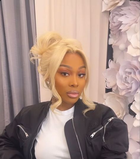 Blonde Updo, Jayda Wayda, Blonde Ponytail, Curly Bob Wigs, Colored Wigs, Baddie Hairstyles, Wig Styles, Black Girls Hairstyles, Hair Dos