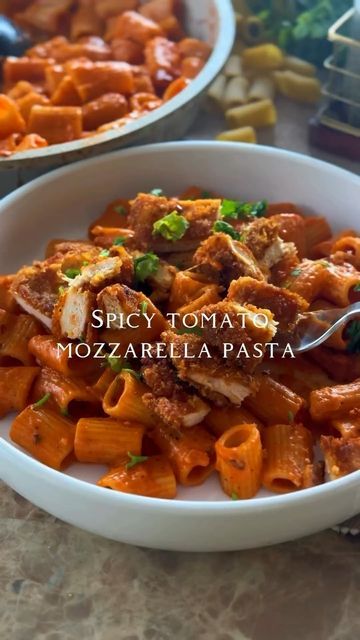 Tomato Mozzarella Pasta, Dried Chives, Basil Salt, Mozzarella Pasta, Pasta Penne, One Pot Pasta Recipes, King Food, Tomato Mozzarella, Easy Clean Eating