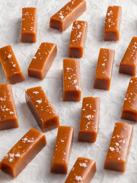 Caramel Chews Recipe, Chewy Caramels Recipe, Caramel Candy Recipe, Caramel Chews, Caramel Candies Recipe, Chewy Caramel, Easy Candy, Caramel Crunch, Milk Syrup