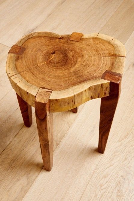 Wood Log Crafts, Rustic Outdoor Furniture, Wood Table Design, Woodworking Basics, Fa Fal, Wooden Stool, Wood Shop Projects, Log Furniture, Diy Holz