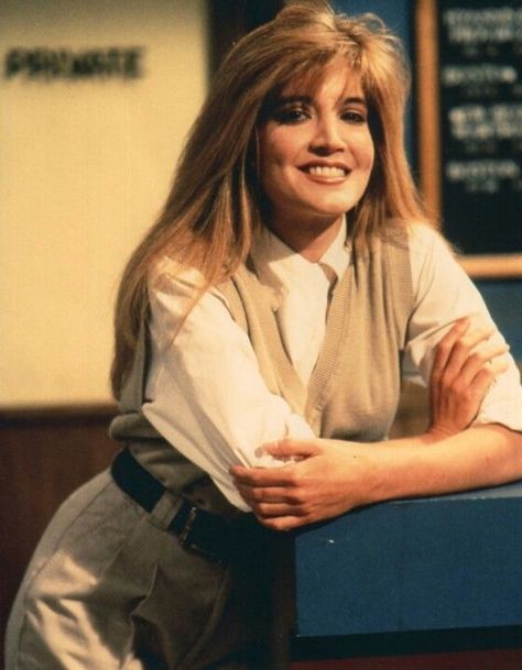 Crystal Bernard as 'Helen Chappel' in the TV series "Wings" (1990-97) Wings Tv Show, Crystal Bernard, Toad In The Hole, Elizabeth Montgomery, Amanda Bynes, Hazel Eyes, Classic Tv, Tv Stars, New Girl