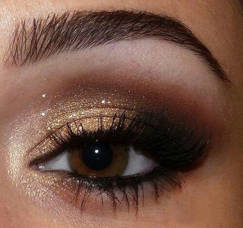 Revolution Foundation, Golden Smokey Eye, Makeup Cantik, Make Up Gold, Gold Smokey Eye, Gold Eyeshadow, Gold Eyes, Makeup Organizer, Her Eyes