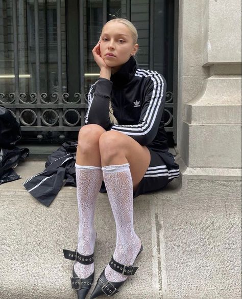 Look Adidas, Sock Outfits, White Socks, Mode Inspo, Knee High Socks, 가을 패션, Mode Inspiration, Looks Vintage, Fashion Killa