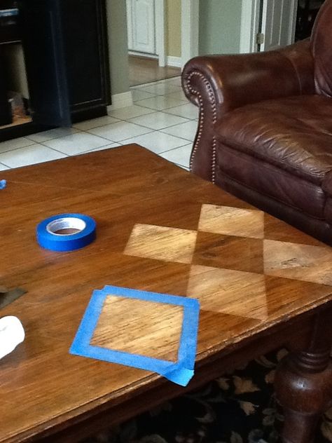 transform a wooden table top with tape and steel wool... Could do chevrons. #diy #furniture #repurpose Coffee Table Makeover, Damask Stencil, Checker Board, Paint Techniques, Wooden Table Top, Moms Crafts, Table Makeover, Diy Coffee Table, Bohol