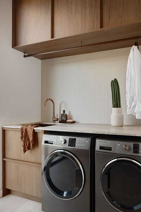 Japanese Laundry Room Ideas, Laundry Room Scandinavian Style, Laundry Cabinet Design, Laundry Wall Ideas, Organic Modern Laundry Room, Japandi Laundry Room, Mid Century Laundry Room, Minimal Laundry Room, Laundry Area Design