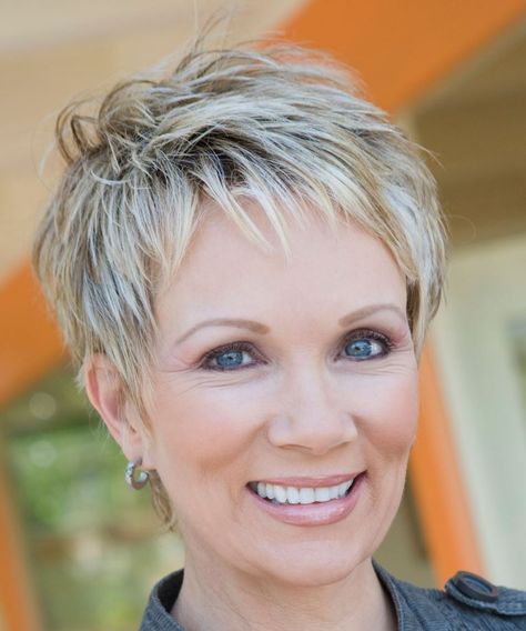 tunsori par scurt femei 60 ani Short Hairstyles Over 50, Haircuts Ideas, Short Hairdos, Short Grey Hair, Short Hairstyles For Thick Hair, Mom Hairstyles, Haircuts Short, Short Pixie Haircuts, Hairstyles Over 50