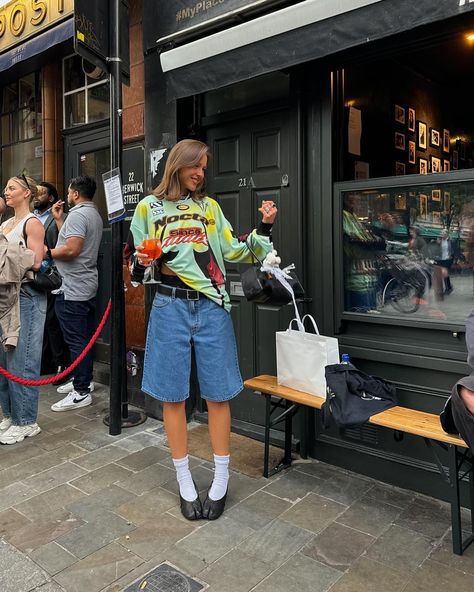 Olivia Hirst (@_olhirst_) • Instagram photos and videos Tabi Flats, Uniform Display, Styling Shorts, Jorts Outfit, Artsy Girl, Margiela Tabi, Flats Outfit, Mode Inspo, Spring Trends