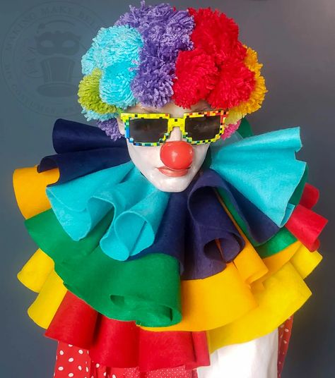 Diy Clown Ruffle Collar, Clown Costume Sewing Pattern, Diy Clown Collar Ruffles, Circus Costumes Women Diy, Clown Collar Sewing Pattern, How To Make A Clown Collar, How To Make Clown Collar, Clown Accessories Diy, Clown Neck Ruffle Diy