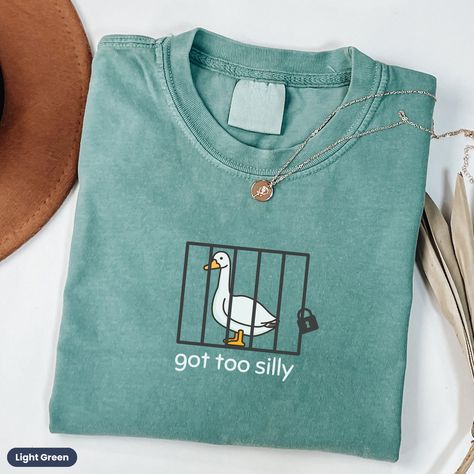 This silly goose shirt: "Got Too Silly", makes a totally unique goose gift for any goose lover, meme fanatic, or funny t-shirt collector. Grab this Comfort Colors® tee today while it's on sale! Delivery Times: ◦ Production: 1 business day (avg.)  ◦ Shipping: 3 business days (avg.) Overview: ◦ Comfort Colors® branded retro t-shirt with muted vintage-style colors & a relaxed fit ◦ Pre-shrunk, ethically-sourced, 100% ring-spun American cotton ◦ Relaxed fit with the option to size up for an"oversize Cute Funny Shirts, Silly Goose Shirt, Funny T Shirts For Women, Fun Tshirt Designs, Cricut Tee Shirt Ideas, Cricut Shirt Ideas Women, Cute Womens Clothes, Goofy Tshirt, Cute Shirt Ideas