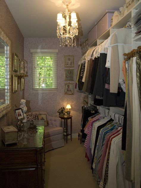 Closet Vintage Look Design, Pictures, Remodel, Decor and Ideas Dream Closet Small Space, Room As Closet Ideas, Closet Designs Vintage, Room Organization Bedroom Aesthetic, Bedroom Turned Into Closet, Vintage Walk In Closet, Spare Bedroom Closet Ideas, Spare Bedroom Closets, Spare Room Closet