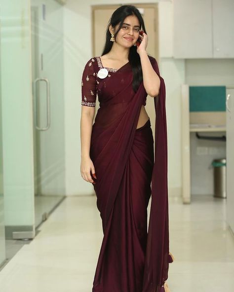 Wine Saree, Red Blouse Design, Red Saree Blouse, Saree Color Combinations, Simple Saree Designs, New Saree Blouse Designs, Fashionable Saree Blouse Designs, Regular People, Fancy Sarees Party Wear