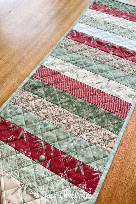 Fresh Dew Drops: Christmas 2022 Quilted Table Runner - Frosted Memories Table Runner Using Jelly Roll, Jelly Roll Table Runner Patterns, Quilted Christmas Table Runners, Table Runner Quilt, Christmas Table Runner Pattern, Quilted Table Runners Christmas, Christmas Quilting Projects, Quilt Cards, Table Topper Patterns