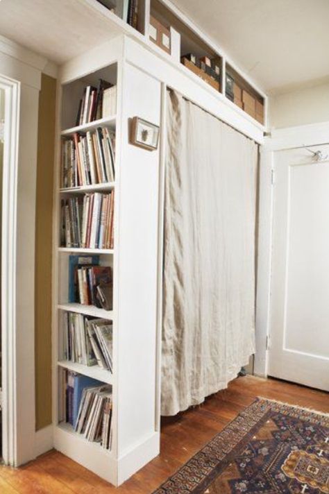 Put a bookcase sideways and run a curtain rod.  Genius way to make a closet where none exists! Ideas Armario, Space Saving Hacks, Closet Curtains, No Closet Solutions, Storage Inspiration, Small Bookshelf, Space Storage, Small Space Storage, Bookshelves Diy