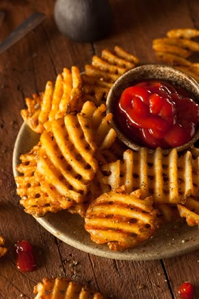 Happy Fry-Day!: 6 Homemade French Fry Recipes - Paula Deen Homemade Crispy Fries, Waffle Fries Recipe, Fried Fries, Copycat Chick Fil A, Crispy Fries, Waffle Fries, Potato Snacks, Homemade Waffles, Eating Fast