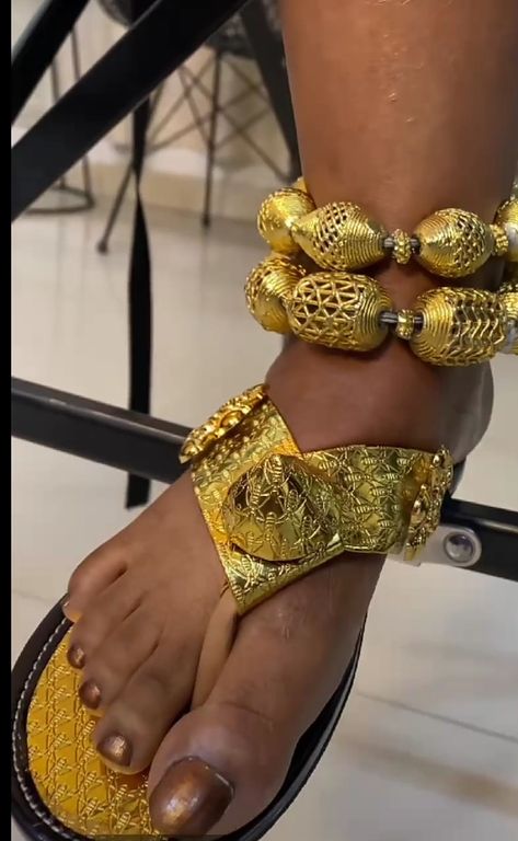 Gold Ahenema Abodjé sandals Ahenema Sandals, Gold Toenails, Ghana Culture, African Jewellery, Ghana Wedding, Old Fashion Dresses, Sandals Gold, Shoe Inspo, Wedding Sandals