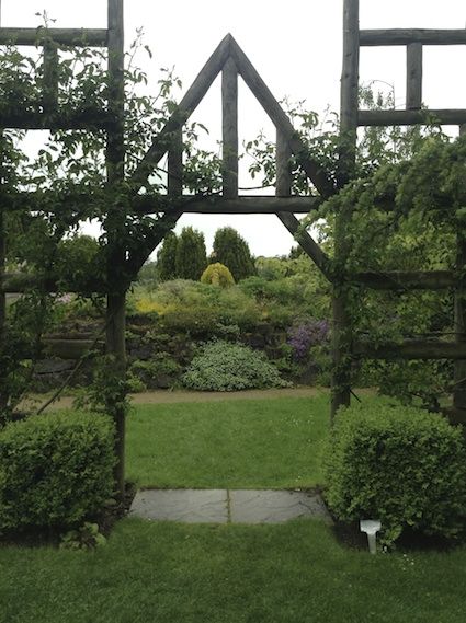 Prayer Garden Ideas, Crafting She Shed, Garden Altar, Elgin Cathedral, Biblical Garden, Peace Garden, Altar Ideas, Prayer Garden, Backyard Adventure