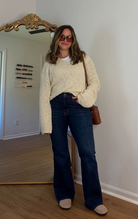 Mid Size Outfits Autumn, Outfit Inspo Fall Midsize, Modest Outfits Midsize, Modest Concert Outfit Ideas, Midsize Curvy Outfits, Casual Fall Outfits Midsize, Midsize Autumn Outfits, Midsize Teacher Outfits, Wide Leg Jeans Outfit Plus Size