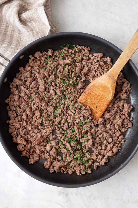 Browning ground beef is one of those essential cooking skills that’s handy for so many meals. Whether you’re making tacos, preparing a hearty chili, or simply adding it to your favorite pasta sauce, knowing how to brown ground beef is key. In this guide, I’ll walk you through a foolproof method to brown hamburger meat on the stovetop, ensuring it’s flavorful and cooked. Table of ContentsWHY learn HOW TO BROWN GROUND Hamburger meatIngredients to make BROWNED Hamb... How To Cook Ground Beef, Feelgoodfoodie Recipes, Meat For Tacos, Making Tacos, Beef Kabobs, Hearty Chili, How To Make Taco, Ground Beef Tacos, Hamburger Meat