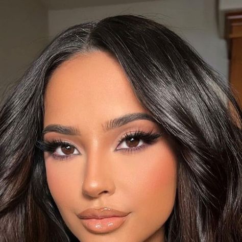 Natural Glam Formal Makeup, Becky G Makeup Looks, Graduation Makeup Ideas Soft Glam, Soft Cute Makeup Looks, Make Up Artist Outfits, Make Kardashian, Kim Kardashian Glam, Becky G Makeup, Hispanic Makeup