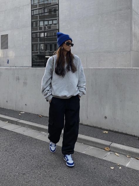 Sporty Baggy Outfit, Blue Beanie Outfit, Bruh Girl Outfits, Street Wear Winter, Winter Street Wear, Outfit Cold Weather, Winter Outfit Aesthetic, Warm Outfit, Winter Outfits Aesthetic