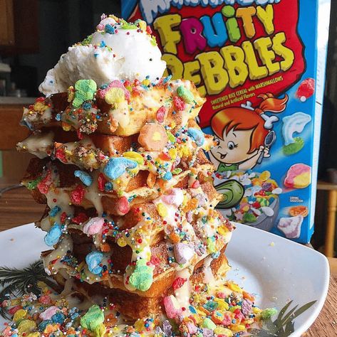 Marshmallow Fruity Pebbles Protein Waffle Tower is the perfect way to start off your Saturday or Sunday morning strong! High Protein Unique Dessert Recipes, Unique Recipes Desserts, Waffle Pops, Boutique Patisserie, Dessert Nachos, Rainbow Waffles, Unicorn Food, Protein Waffles, Waffle Cake