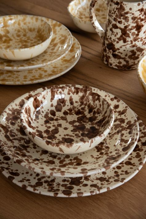 Dinner Plate Smarmoriati Brown 28 cm – Casa Okkie Ceramic Decor, Dinner Plate, Different Shapes, Dinner Plates, Main Dishes, Ceramics