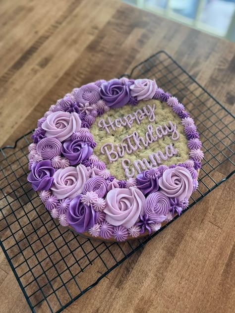 Mother’s Day Heart Cookie Cake, Purple Cookie Cake, Cookie Cake Ideas Decorated, 83 Birthday Cake, Flower Cookie Cake, Birthday Cookie Cake Designs, Cookie Cake Decorating Ideas Birthdays, Cookie Cake Ideas, Birthday Cookie Cake