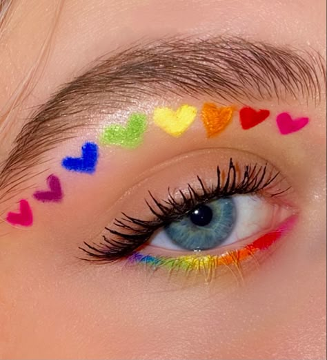 Make Up Ideas Crazy, Pride Month Face Paint, Pride Parade Hairstyles, Rainbow Face Paint Pride, Pride Hairstyles Ideas, Pride Makeup Black Women, Pride Makeup With Gems, Pride Eyeliner Looks, Pride Day Makeup