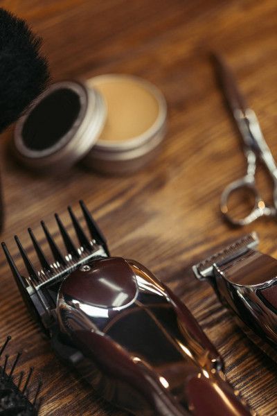 Tools Photo, Hairstylist Branding, Barber Haircuts, Barber Man, Shaved Hair Cuts, Hair Barber, Vintage Barber, Barber Shop Decor, Barber Tools