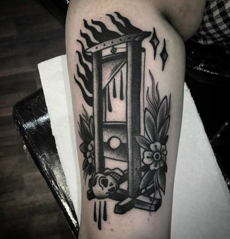 Traditional Black Tattoo, Traditional Tattoo Old School, Reaper Tattoo, Spooky Tattoos, Old School Tattoo Designs, Stomach Tattoos, Traditional Tattoo Art, Horror Tattoo, Arte Cyberpunk