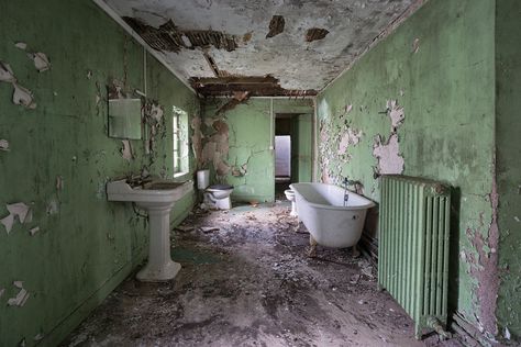 It's spacious bathroom...  Abandoned Castle In France Eco Bathroom, Dark Bathroom Ideas, Abandoned Hotels, Dark Bathrooms, Old Bathroom, Abandoned Castles, Going On Holiday, Green Bathroom, Haunted Places