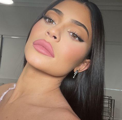 Kylie Jenner Makeup Look, Look Kylie Jenner, Looks Kylie Jenner, Trajes Kylie Jenner, Kylie Makeup, Kylie Baby, Estilo Kylie Jenner, Jenner Makeup, Latina Makeup