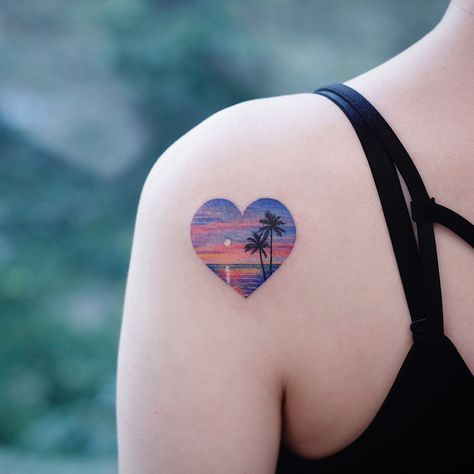 Sunset Tattoos, Circle Tattoos, Palm Tattoos, Hawaiian Tattoo, Heart Tattoo Designs, Traditional Tattoo Design, Small Tattoo Designs, Tree Tattoo, Minimal Tattoo