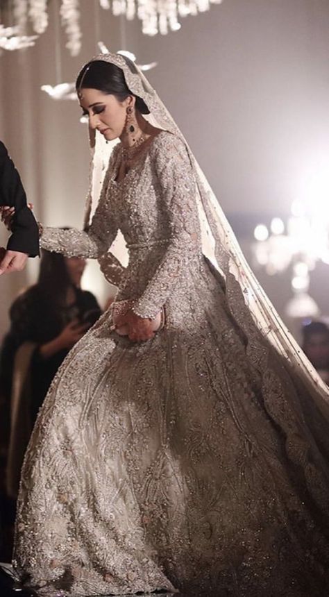 Pakistani White Wedding Dress, Silver Asian Wedding Dress, Ivory Walima Dress, Silver Pakistani Bridal, Pakistani Engagement Dress, Pakistani Reception Bride, Valima Bridal Dress Pakistan, Wedding Dresses Pakistan, White Pakistani Bridal Dress