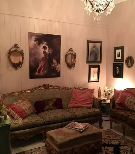 Italy Living Room Aesthetic, Old Living Room Aesthetic, Femme Fatale Living Room, 1800s Living Room, Grandma Core Living Room, Old Room Vintage, Old Room Aesthetic, Living Room Aesthetic Vintage, Vintage Living Room Aesthetic