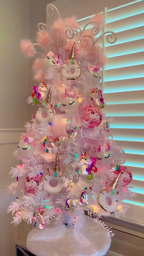 Pink Christmas Tree Decorations, Christmas Tree Decoration Ideas, Tree Decoration Ideas, A Pink Christmas, Candy Christmas Tree, Pretty Christmas Decorations, Christmas Trees For Kids, Christmas Unicorn, Creative Christmas Trees