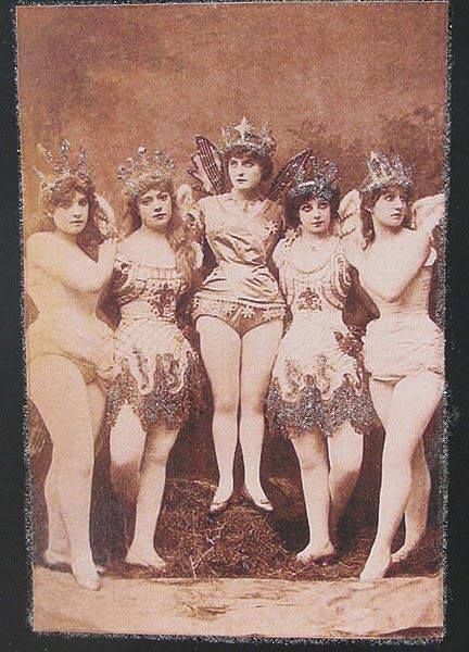 Fairy showgirls of the 1800's Burlesque Vintage, Pierrot Clown, Vintage Burlesque, Theatre London, Vintage Circus, Photo Vintage, Vintage Pictures, Cabaret, Vintage Photographs