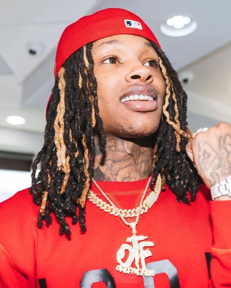 King Von Rapper Aesthetic, Bronx Rappers, King Pic, King Von, Dreadlock Hairstyles For Men, Nba Outfit, Rapper Outfits, Dreadlock Styles, Hey Handsome