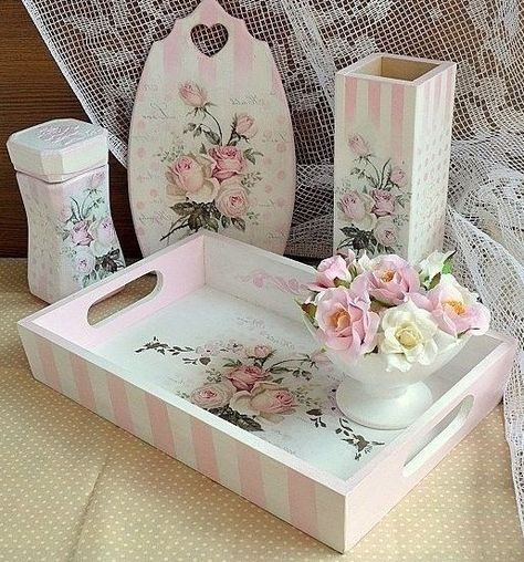 Baños Shabby Chic, Shabby Chic Painting, Decoration Shabby, Decoupage Tray, Pink Napkins, Decoupage Diy, Decoupage Furniture, Shabby Chic Living Room, Decor Shabby Chic