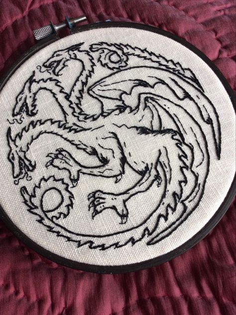 Targaryen Embroidery, Game Of Thrones Embroidery, Unique Embroidery Ideas, Game Of Thrones Cross Stitch, Diy Embroidery Hoop Stand, Fantasy Embroidery, Kit House, Game Of Throne, House Lannister