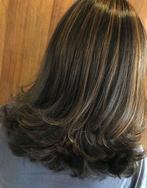 The Hottest Layered Hairstyles & Haircuts 2020 Hair With Flipped Ends, Flipped Ends Hair, Short Hair Flipped Out Ends, Layered Ends, Hairstyle Ideas For Short Hair, Cute Hairstyle Ideas, Haircuts 2020, 70 Hairstyles, Layered Haircuts Shoulder Length