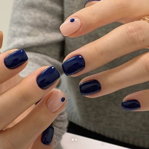 Blue Manicure Ideas, Manicure With Accent Nail, Fade Nails, Nude Gel Polish, Dot Nails, Minimal Nails Art, Hello Nails, Subtle Nails, Simple Gel Nails