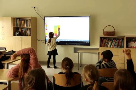 Why is interactive touch screen important for your classroom? - News - 4 Advertisement Board, Teacher Picture, Interactive Touch Screen, Interactive Classroom, Interactive Board, Educational Software, Teacher Lessons, Student Achievement, Teacher Lesson Plans