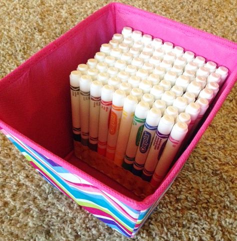 Classroom Marker Organization, Classroom Marker Storage, Classroom Water Bottle Storage Ideas, Marker Storage Classroom, Kindergarten Storage, First Grade Organization, Tab Classroom, Kindergarten Tables, Crafting Hacks