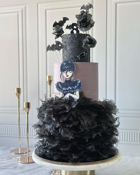 Az összes bejegyzés • Instagram Black Woman Silhouette, Chocolate Pinata, Silhouette Cake, Cake Trends, Cute Love Wallpapers, Pink Tea, 4th Birthday Parties, Gown Wedding, 8th Birthday